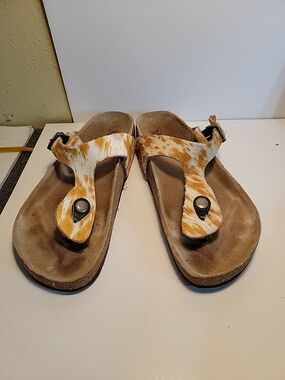 Myra Bag Brown and White Cowhide Leather Thong Sandals Sz 9